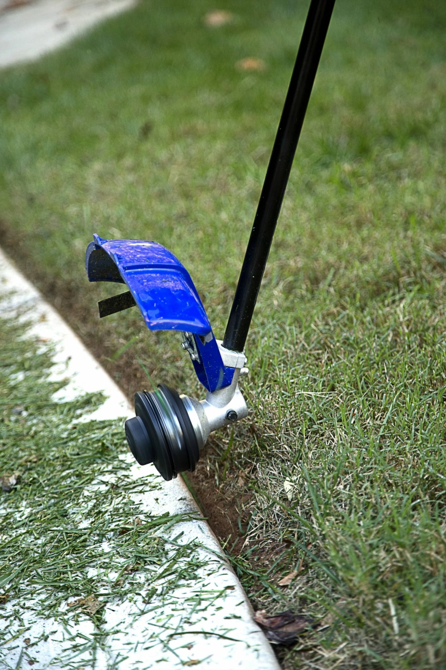 Kobalt Cordless Electric String Trimmers 80-Volt Max 16-in Straight Cordless String Trimmer with Attachment Capable and (Battery Included) 10 Kobalt Cordless Electric String Trimmers 80-Volt Max 16-in Straight Cordless String Trimmer with Attachment Capable and (Battery Included) - Image 10