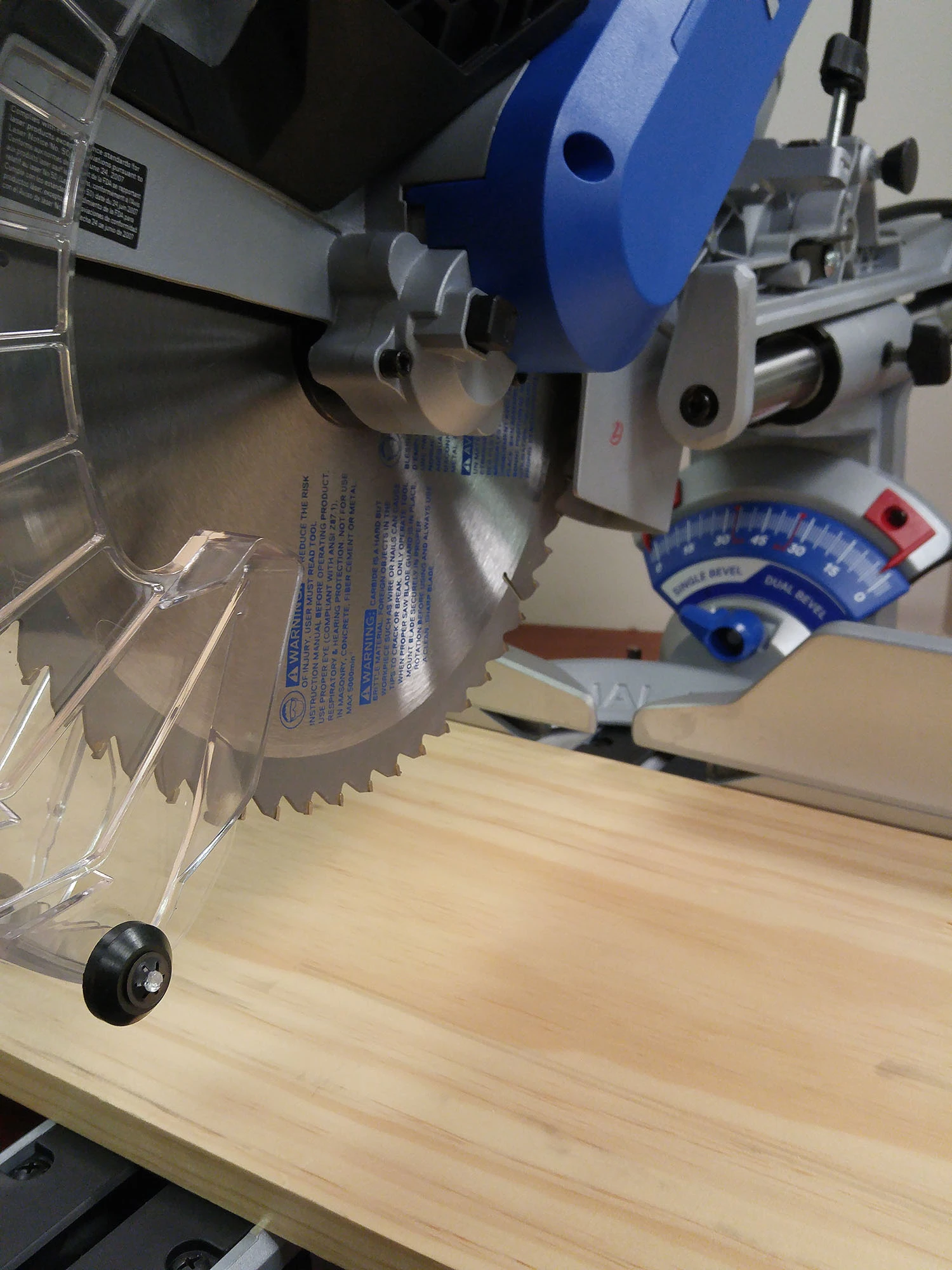 Kobalt Miter Saws 12-in 15 Amps Dual Bevel Sliding Compound Corded Miter Saw 3 Kobalt Miter Saws 12-in 15 Amps Dual Bevel Sliding Compound Corded Miter Saw - Image 3