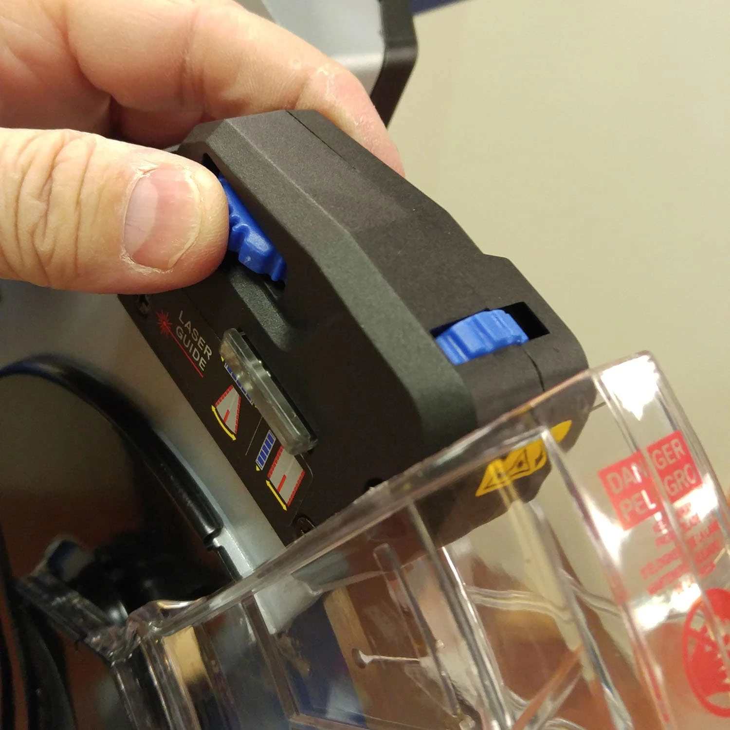 Kobalt Miter Saws 12-in 15 Amps Dual Bevel Sliding Compound Corded Miter Saw 5 Kobalt Miter Saws 12-in 15 Amps Dual Bevel Sliding Compound Corded Miter Saw - Image 5