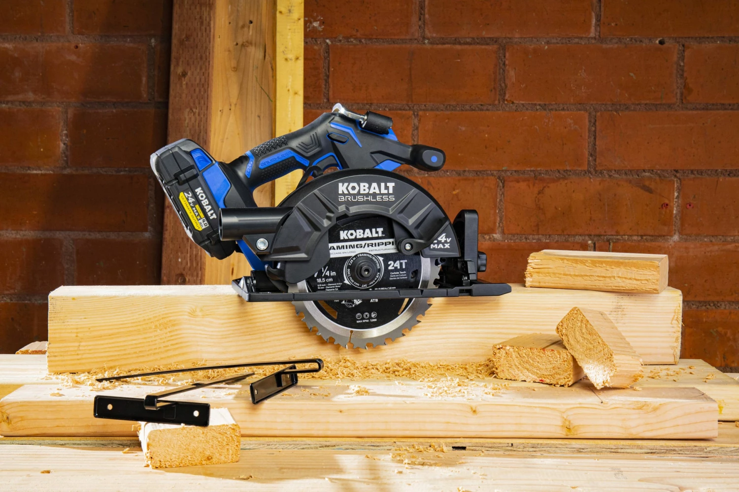 Kobalt Circular Saws 24-Volt XTR 7-1/4-in Brushless Cordless Circular Saw 4 Kobalt Circular Saws 24-Volt XTR 7-1/4-in Brushless Cordless Circular Saw - Image 4