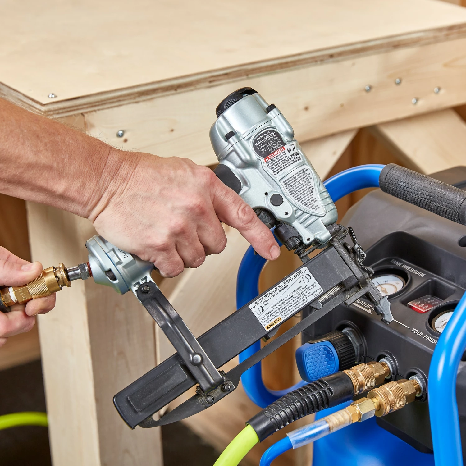 Kobalt Air Compressors 20-Gallon Single Stage Portable Corded Electric Vertical Air Compressor 7 Kobalt Air Compressors 20-Gallon Single Stage Portable Corded Electric Vertical Air Compressor - Image 7