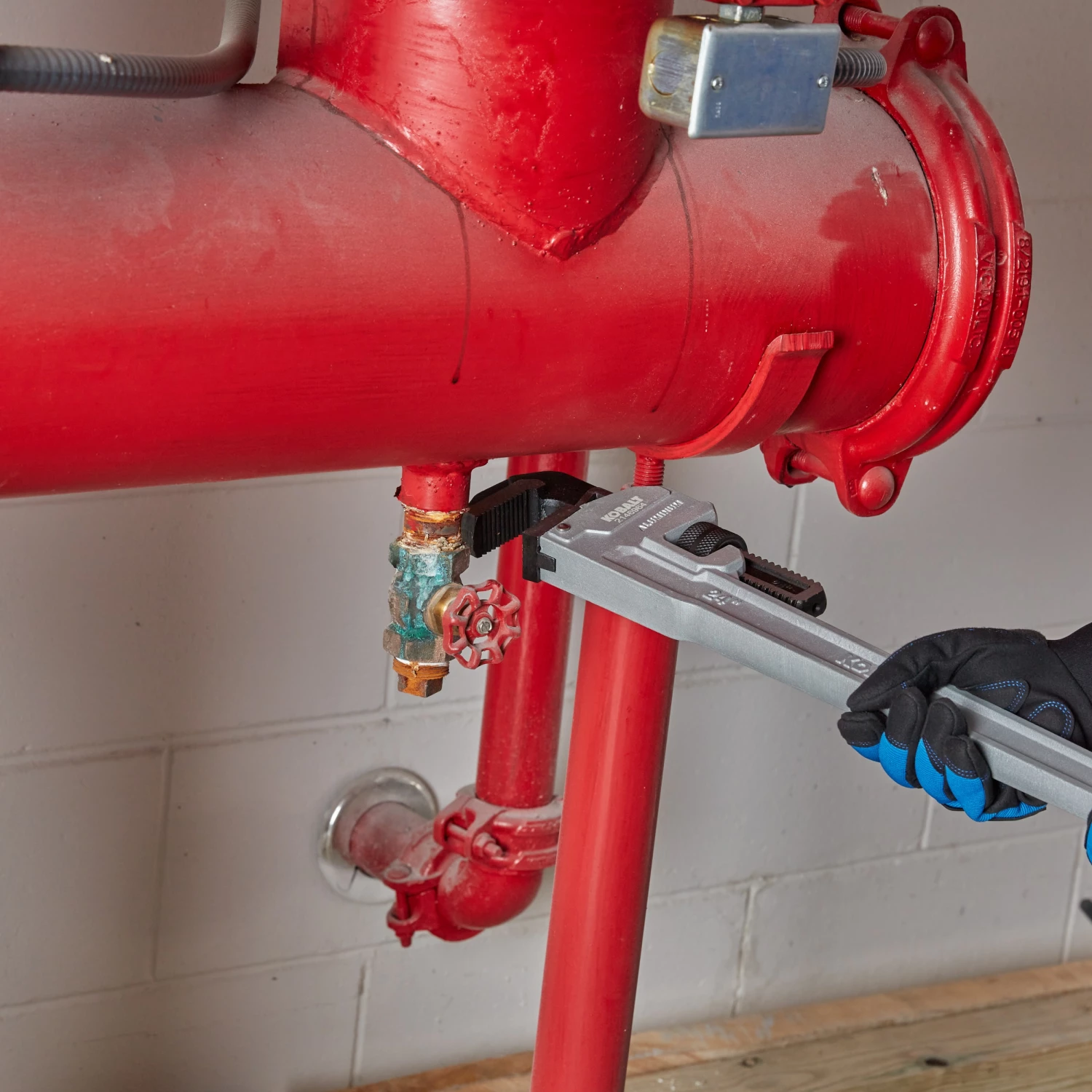 Kobalt Plumbing Wrenches & Specialty Tools 24-in Aluminum Pipe Wrench 4 Kobalt Plumbing Wrenches & Specialty Tools 24-in Aluminum Pipe Wrench - Image 4