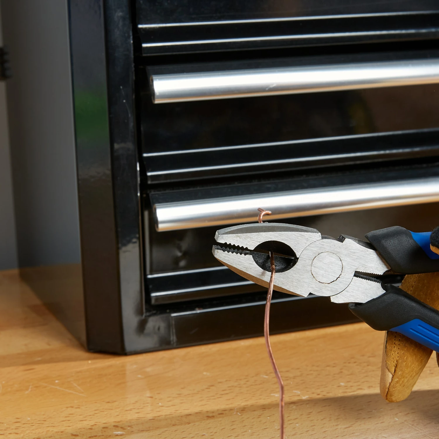 Kobalt 7-in Electrical Linesman Pliers with Wire Cutter 4 Kobalt 7-in Electrical Linesman Pliers with Wire Cutter - Image 4