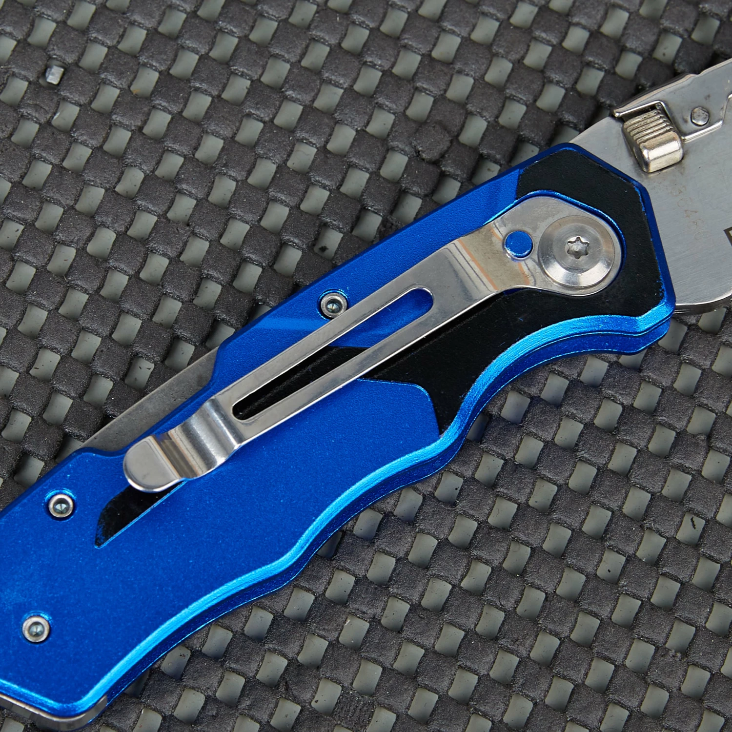 Kobalt Utility Knives 18mm 3-Blade Folding Utility Knife 5 Kobalt Utility Knives 18mm 3-Blade Folding Utility Knife - Image 5